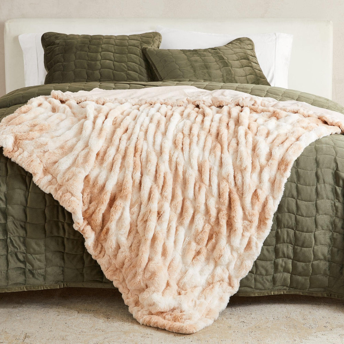 Ruched Faux Fur Throw Blanket - Alondra Collection